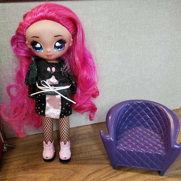 Bratz Rock Angelz Carrying Case, Ultimate Black Bunny Doll, and Purple Chair - Picture 2 of 7